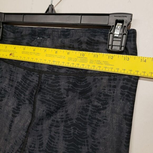 Under Armour Womens Compression Capri Leggings Black Snake Skin Printed M - Picture 6 of 7